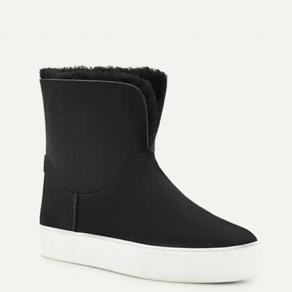 UGG LYRUS Fold Down Sneakers/Boot - Black Size 7 ($160)
